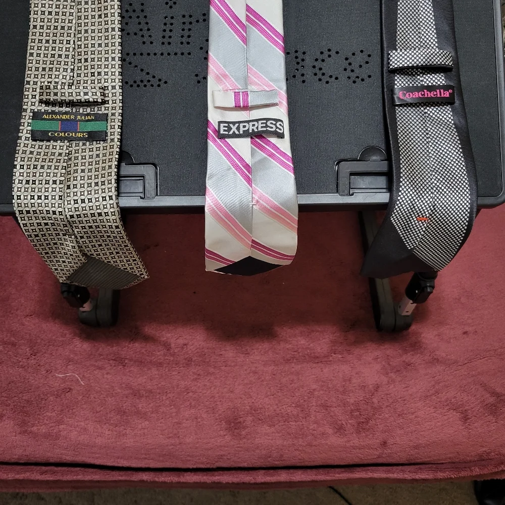 Tie - Picture 2 of 5